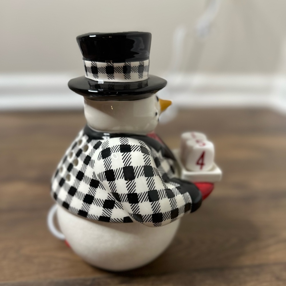 Kickoff to Christmas Scentsy Warmer - Picture 6 of 7